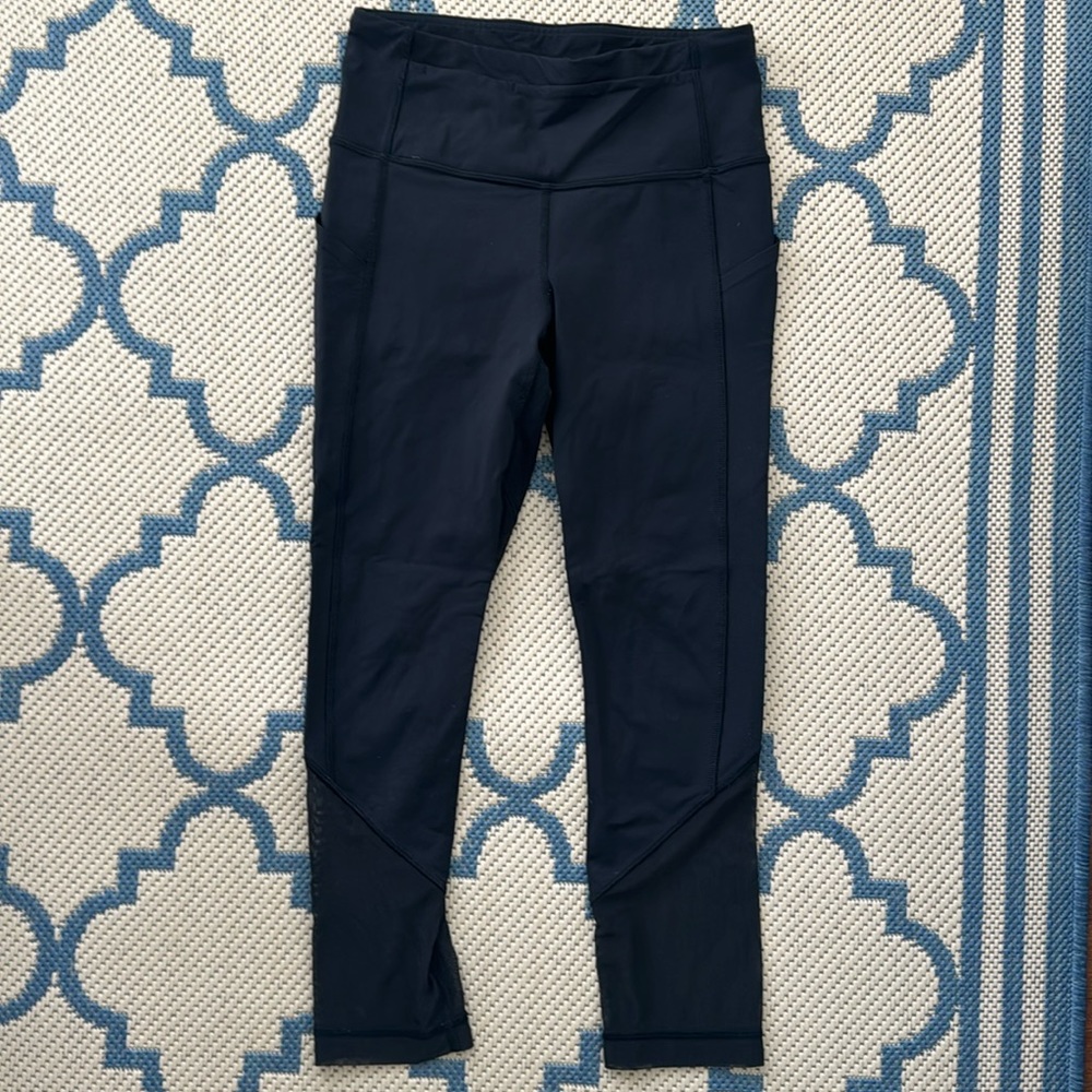 Lululemon size 4 black mesh leggings